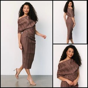 🔺🔴🔻Baitic Born - Winslow Pleated Midi Dress
